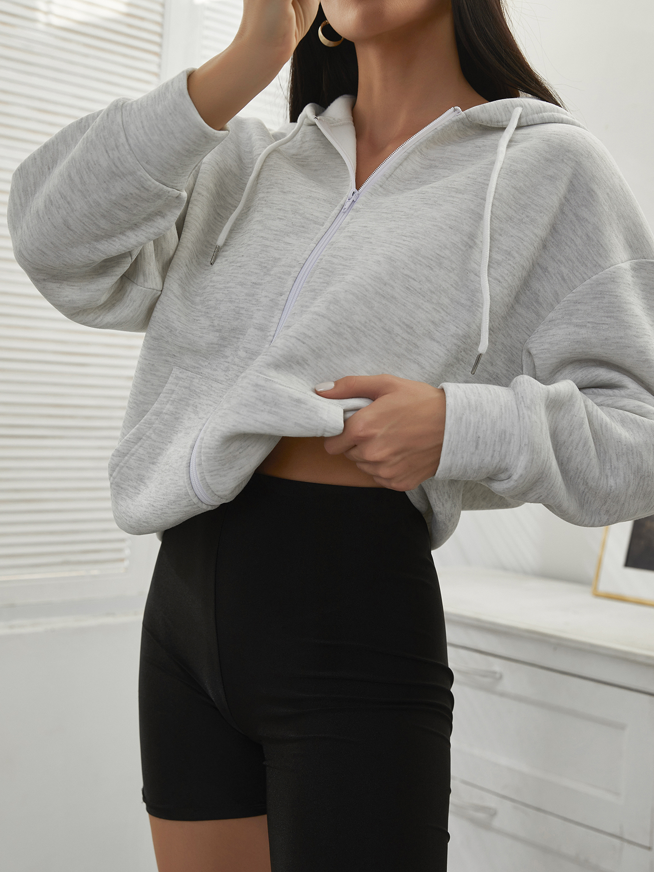 Hoodie mit überschnittener Schulter und Reißverschluss vorne