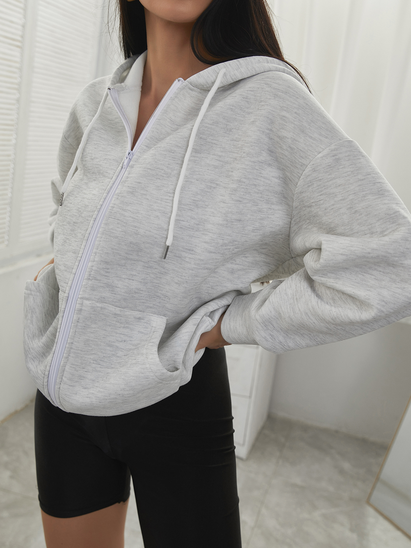 Hoodie mit überschnittener Schulter und Reißverschluss vorne