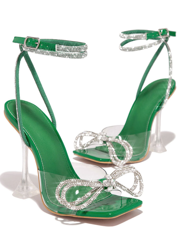 Glitzernde High Heels mit eckiger Zehenpartie und Schleife