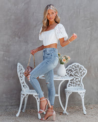 Griselda – Crop-Top mit Spitzenkorsett und Puffärmeln