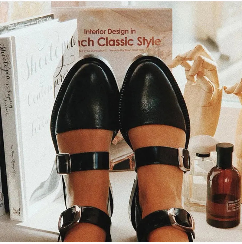 Ballerinas mit farblich abgesetzter Schnalle