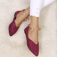 Flache Loafer mit spitzer Zehenpartie und Metalldetails