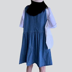 Ärmelloses ausgestelltes Jeanskleid