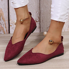 Flache Loafer mit spitzer Zehenpartie und Metalldetails
