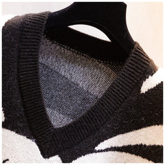 Halloween-Strickweste mit Spinnennetz