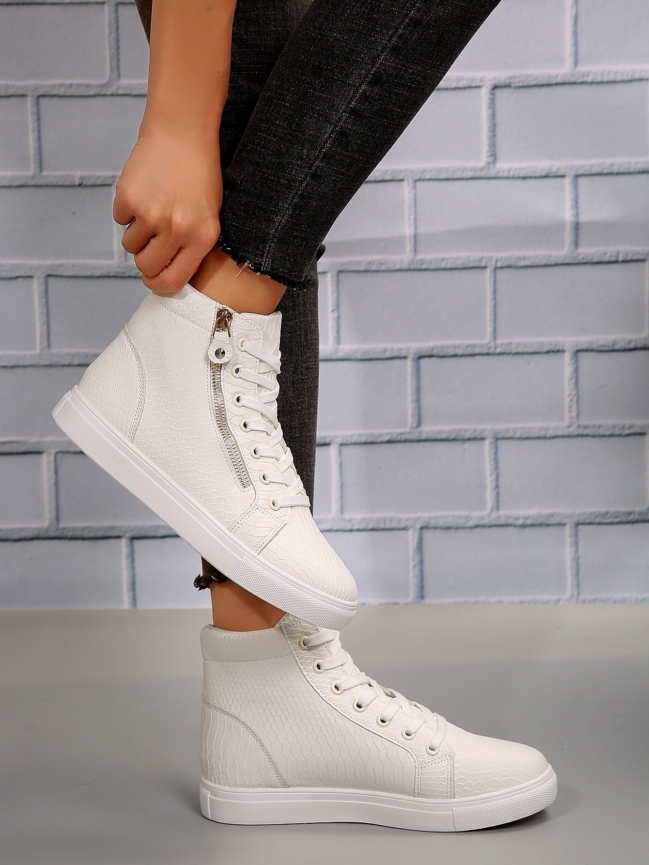 Step It Up – Keilsneaker aus Kunstleder