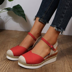Espadrilles-Sandalen mit geschlossener Zehenpartie und Keilabsatz