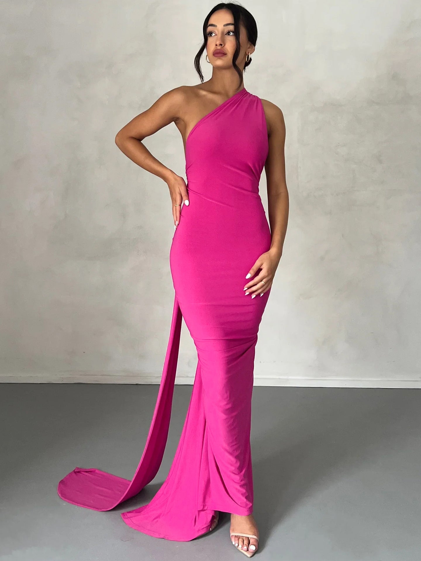 Neckholder-Kleid mit ärmellosem Rückenausschnitt 