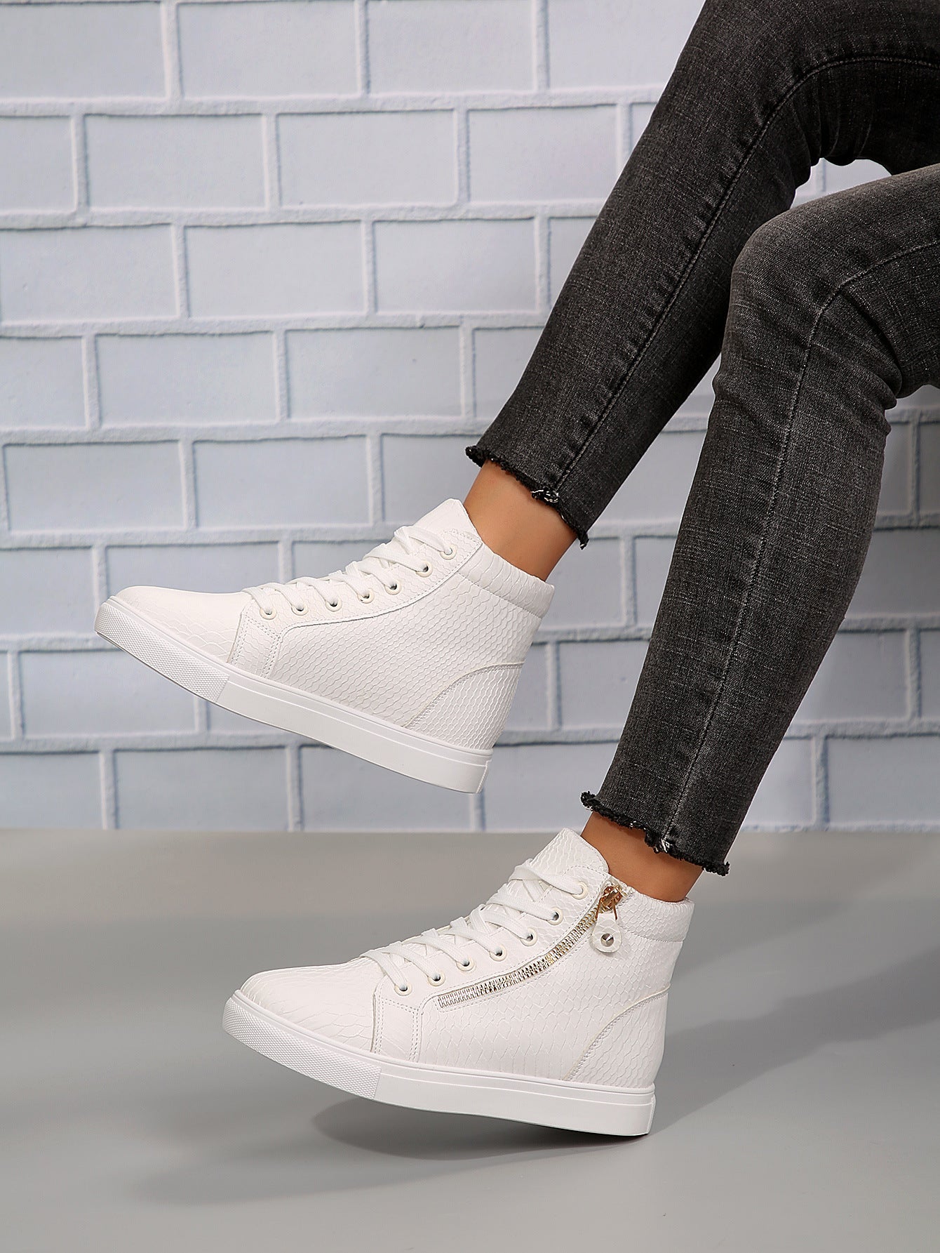 Step It Up – Keilsneaker aus Kunstleder
