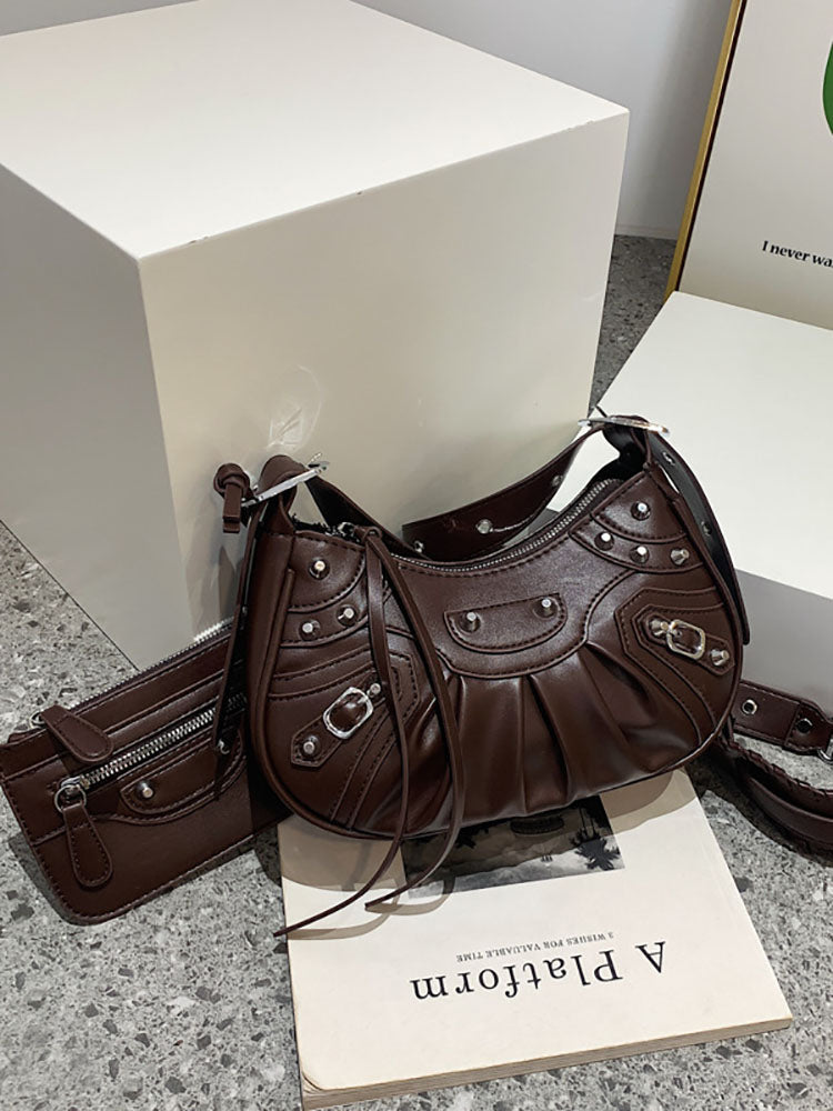 Schultertasche mit Nieten