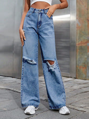Himmelblaue Destroyed-Jeans mit offenem Knie und weitem Bein