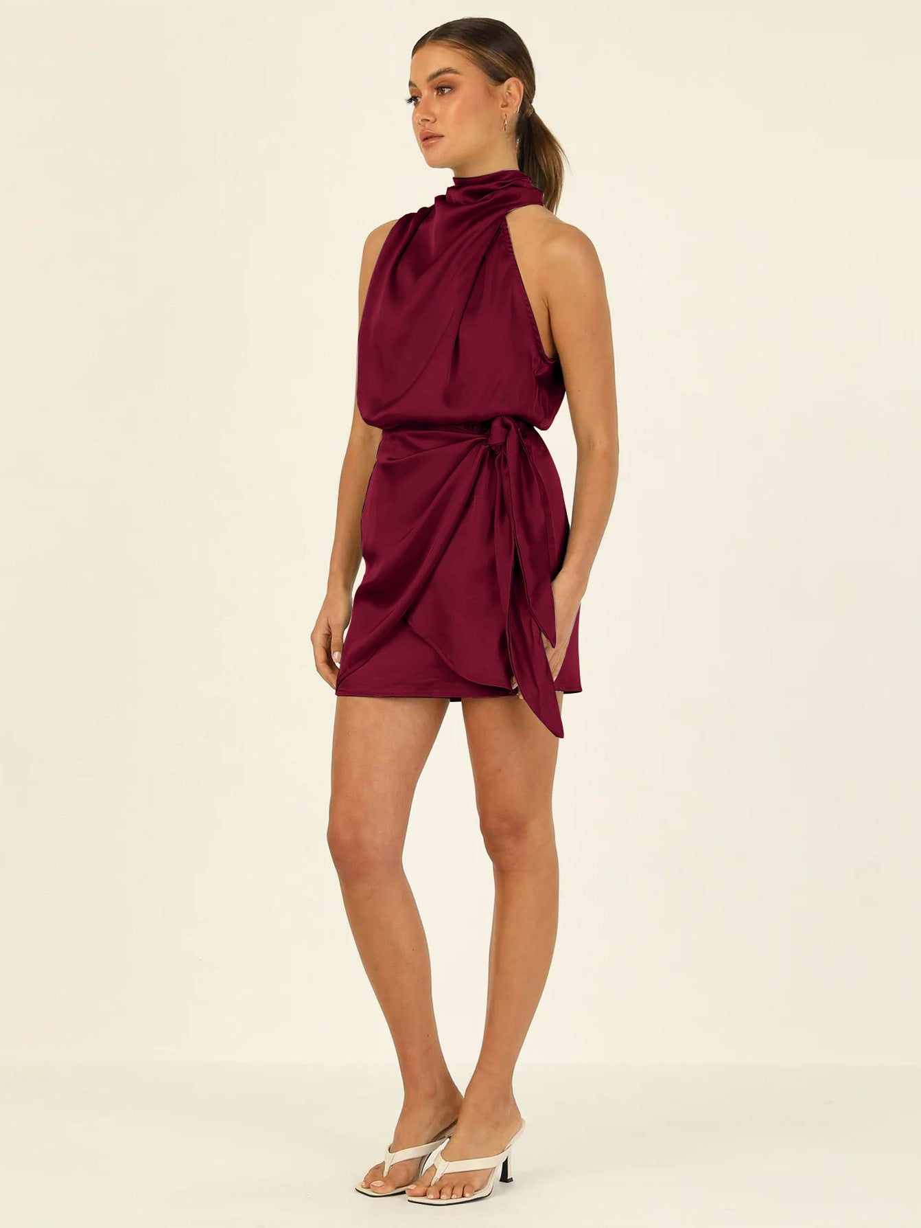 Elegantes, plissiertes Minikleid aus Satin