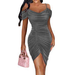 Schulterfreies Samtkleid mit gerüschtem asymmetrischem Saum