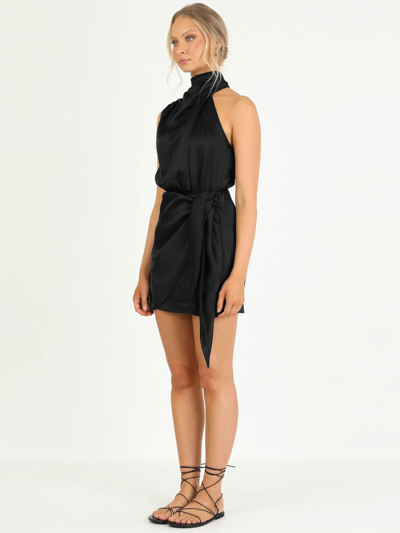 Elegantes, plissiertes Minikleid aus Satin