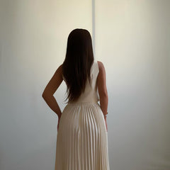 Weißes zweiteiliges Set aus Oberteil und Rock mit Blumenapplikationen