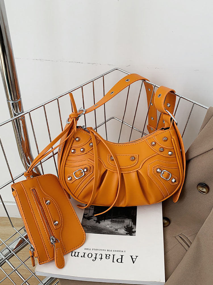 Schultertasche mit Nieten
