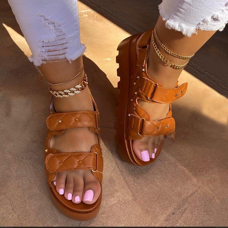 Sandalen mit dicker Sohle und verstellbarer Kettenschnalle