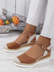 Espadrilles-Sandalen mit geschlossener Zehenpartie und Keilabsatz