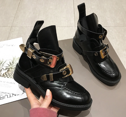 Stiefeletten mit Cut-Out-Schnallenriemen