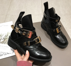 Stiefeletten mit Cut-Out-Schnallenriemen