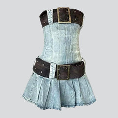 Trägerloses Party-Jeanskleid mit Schlitz