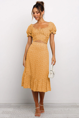 Süßes geblümtes Sommerkleid