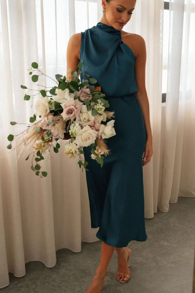 Neckholder-Brautjungfernkleid aus Satin mit ärmellosem Schnitt