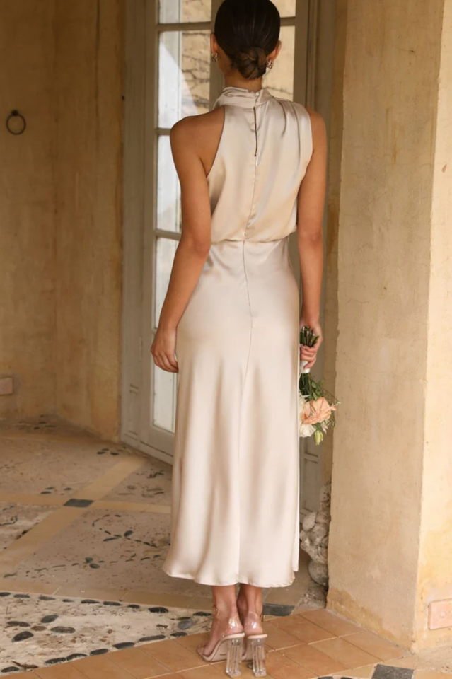 Neckholder-Brautjungfernkleid aus Satin mit ärmellosem Schnitt