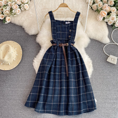 Kariertes Strapskleid im Retro-Stil im Herbst und Winter