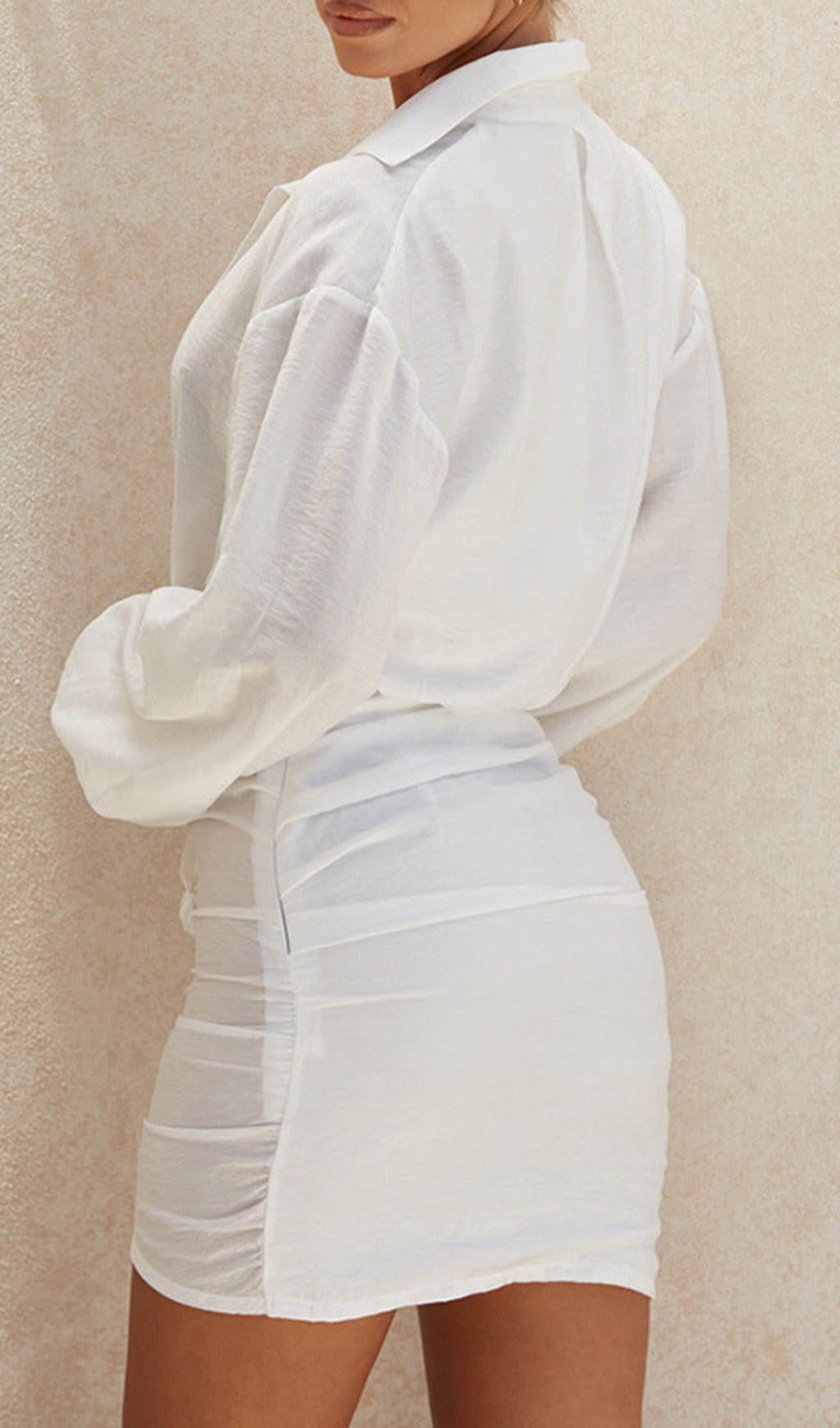 WEISSES LANGÄRMELIGES HEMDKLEID 