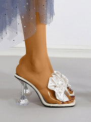 Sandalen aus Seide mit Schleife und Strass-Deko