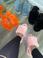 Plateau-Sandalen mit Pelzbesatz