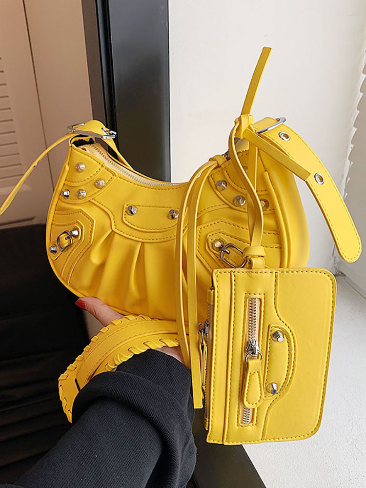 Schultertasche mit Nieten