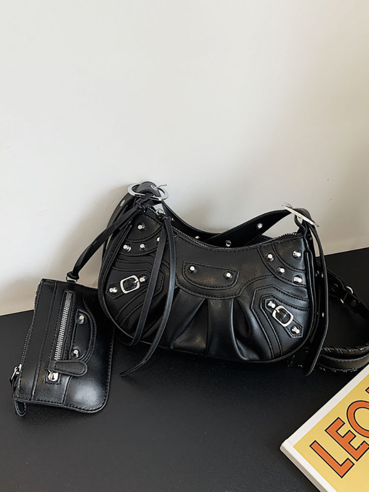Schultertasche mit Nieten