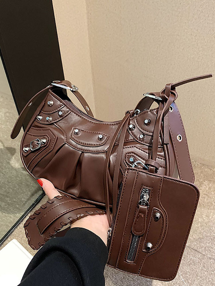 Schultertasche mit Nieten