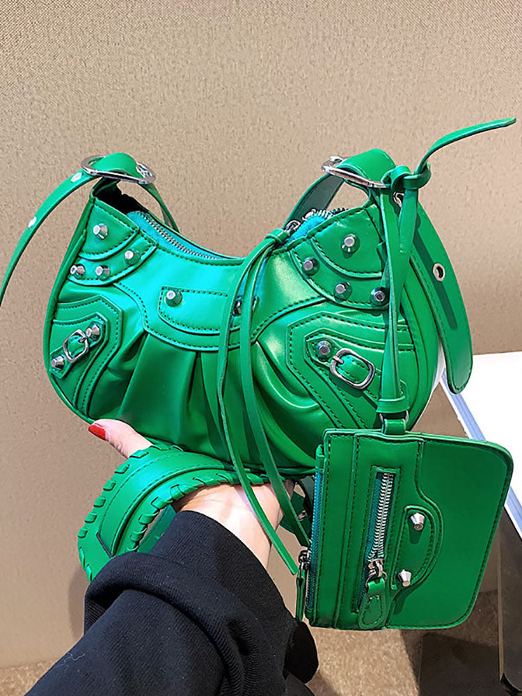 Schultertasche mit Nieten