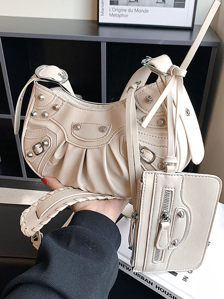 Schultertasche mit Nieten