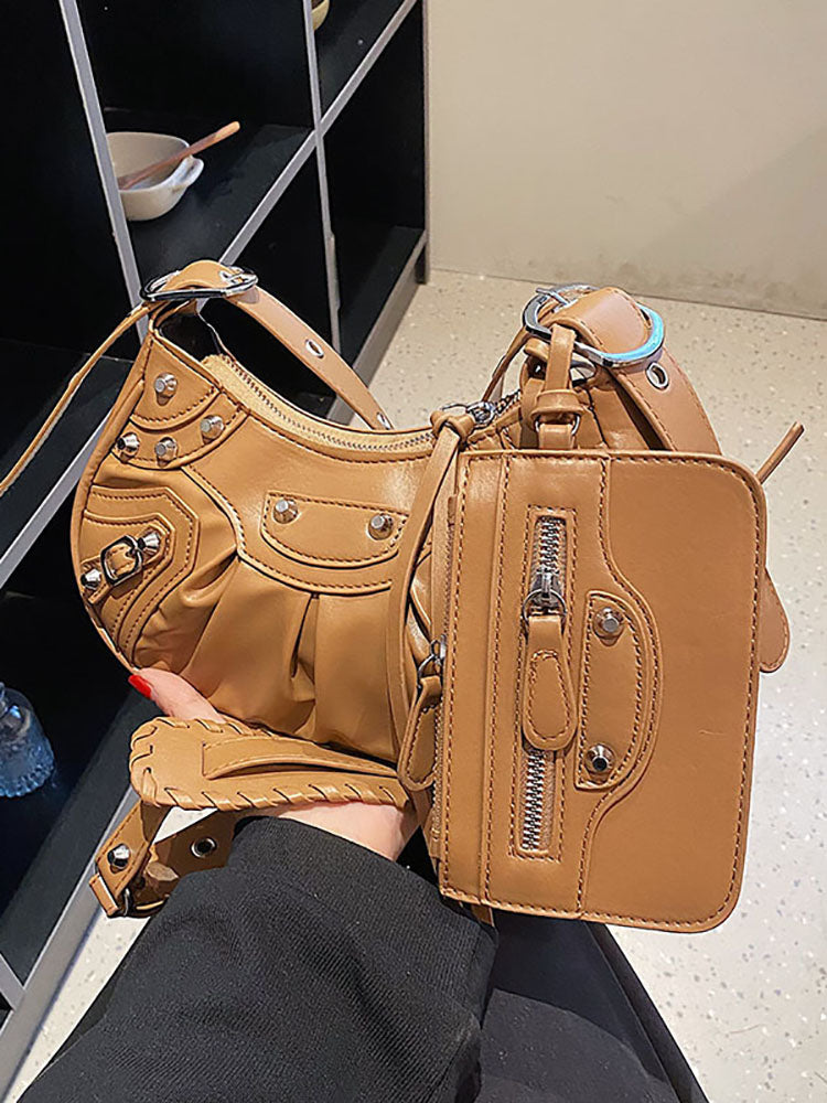 Schultertasche mit Nieten