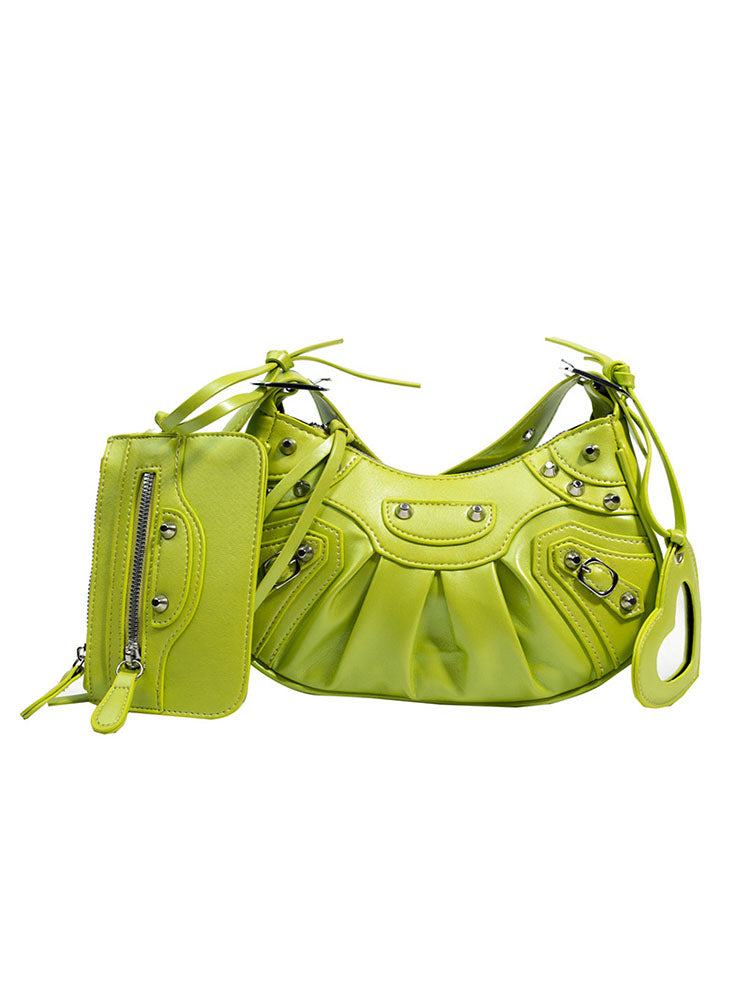 Schultertasche mit Nieten