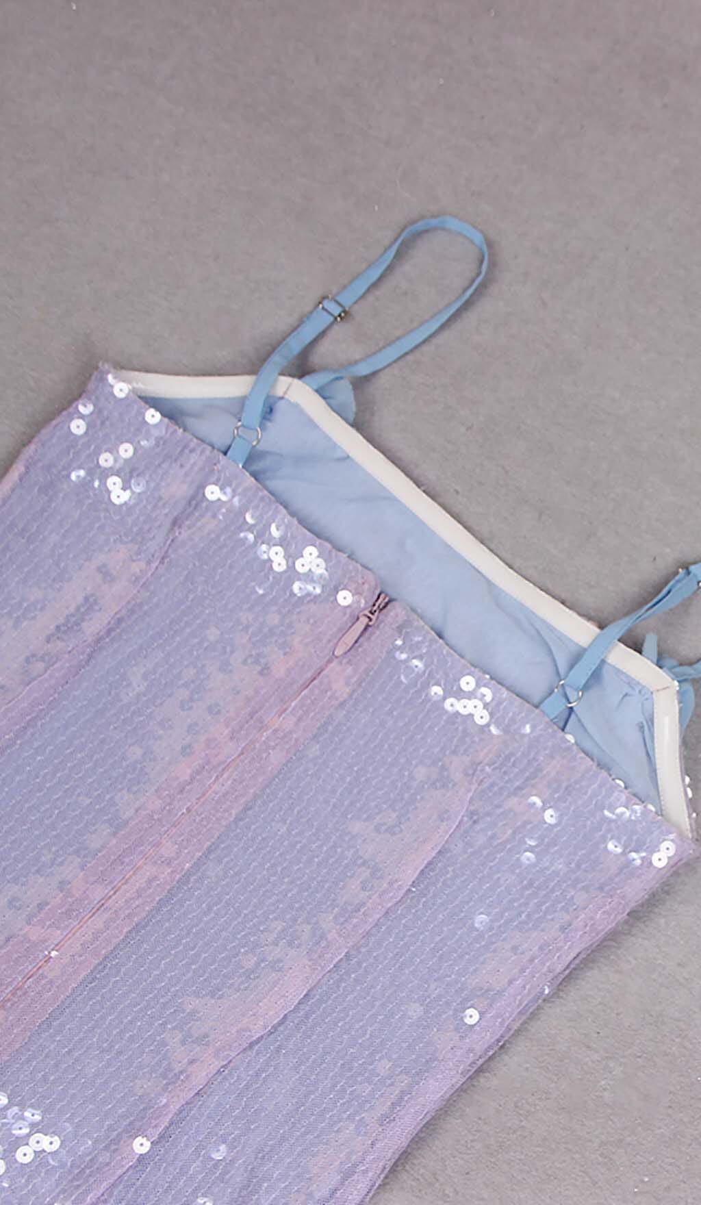 Maxikleid mit Spaghettiträgern und Rüschen in Himmelblau