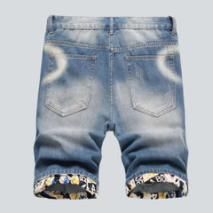Hem embroidery ripped denim shorts