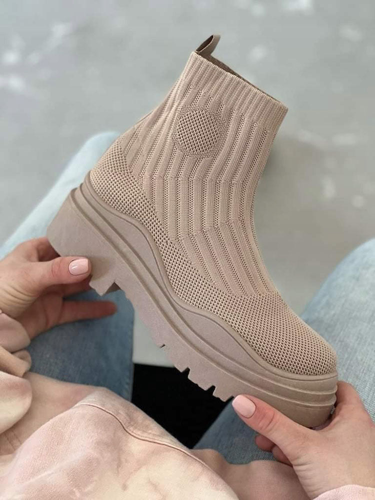 Strickstiefel mit Plateau und runder Spitze