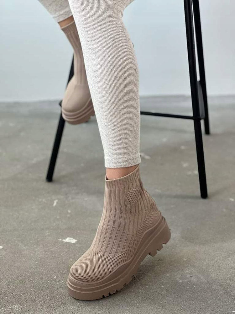Strickstiefel mit Plateau und runder Spitze