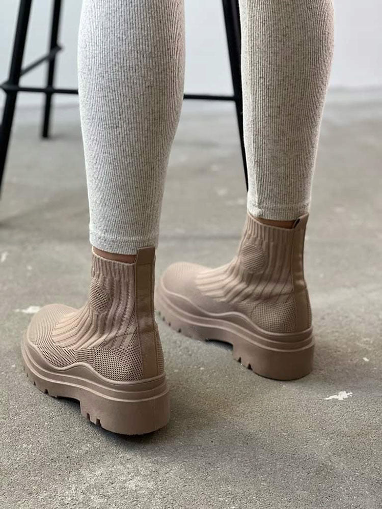Strickstiefel mit Plateau und runder Spitze