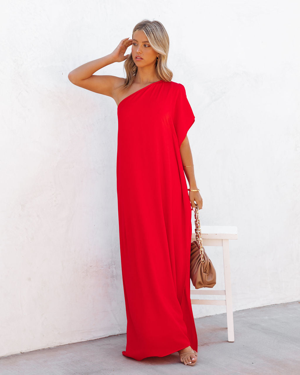 Strike A Pose – Statement-Maxikleid mit One-Shoulder-Träger – Tomatenrot 
