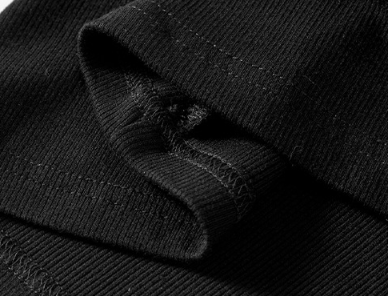 Thrill Seeker – Stricktop mit Paillettenärmeln 