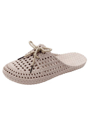 Flache Strandsandalen mit Hohlsaum