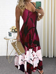 Kleid mit V-Ausschnitt, Blumenmuster und Trägern 