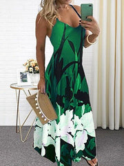 Kleid mit V-Ausschnitt, Blumenmuster und Trägern 