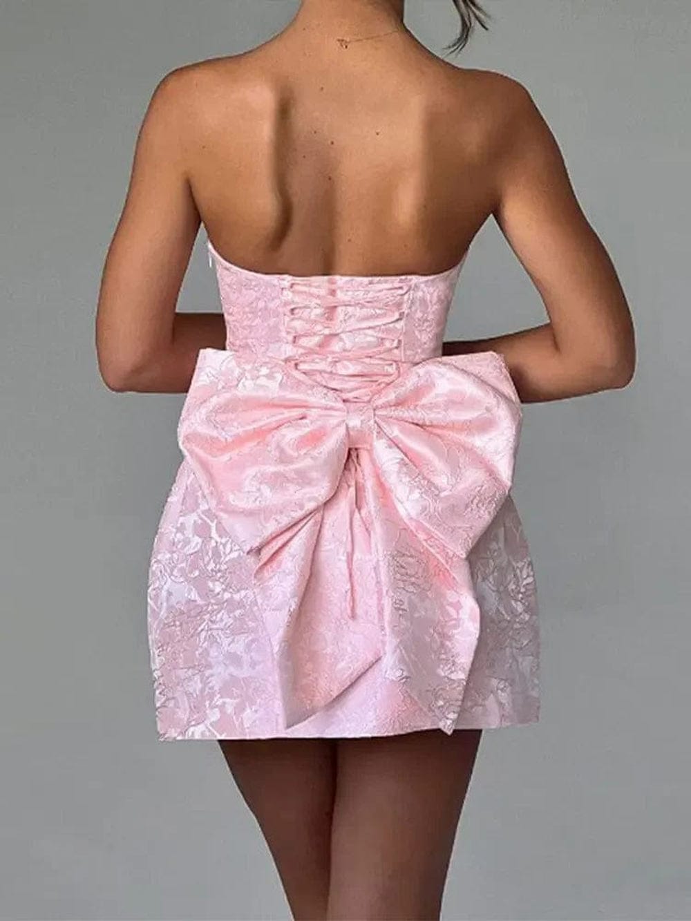Harper – Ärmelloses Minikleid mit Schleifenverzierung